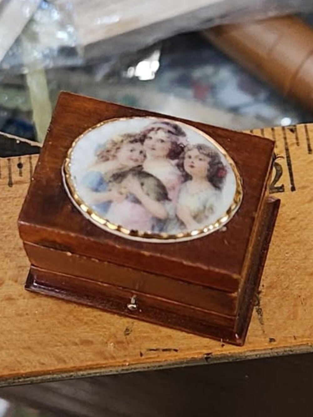 Dollhouse Miniature Jewelry Box Filled with tiny jewelry - Picture 2 of 4
